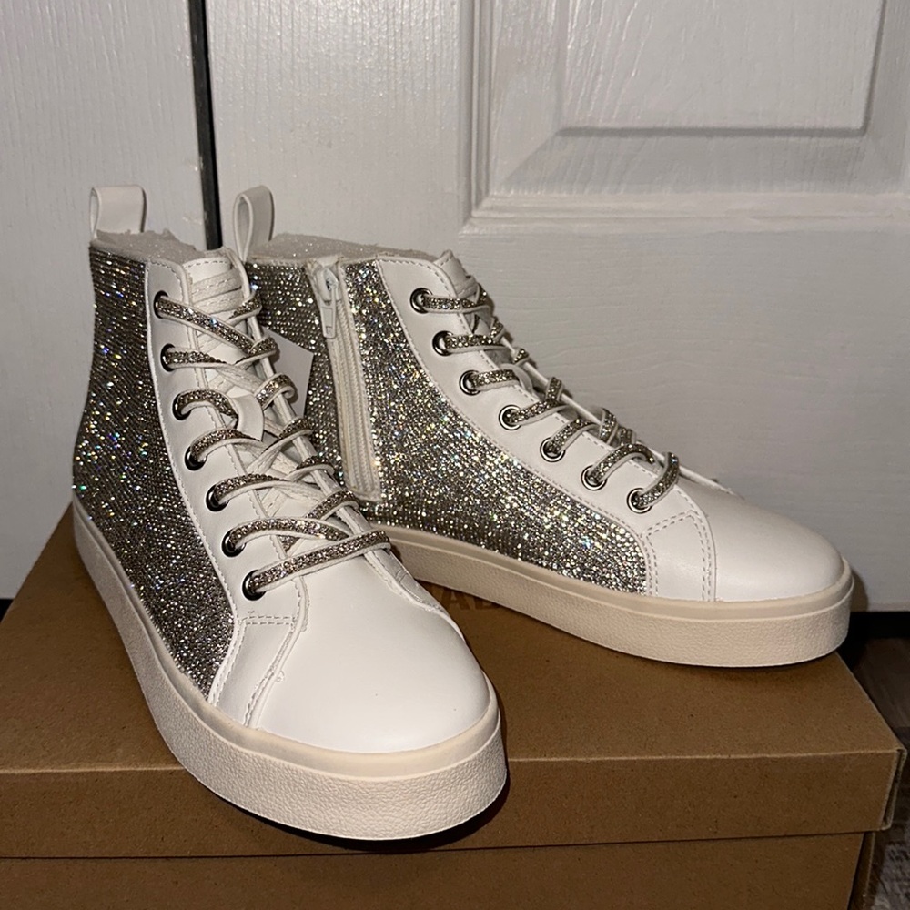 NIB Steve Madden rhinestone sneakers size 8